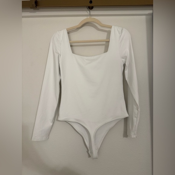 Aritzia Original Contour Squareneck Bodysuit White- Large - Picture 6 of 9